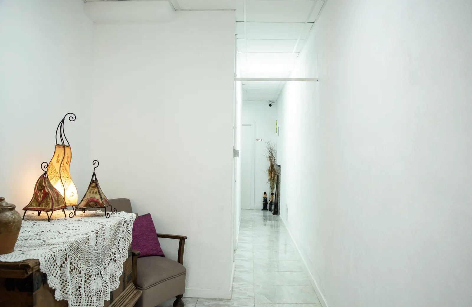 Pasillo interior con acceso a distintas estancias